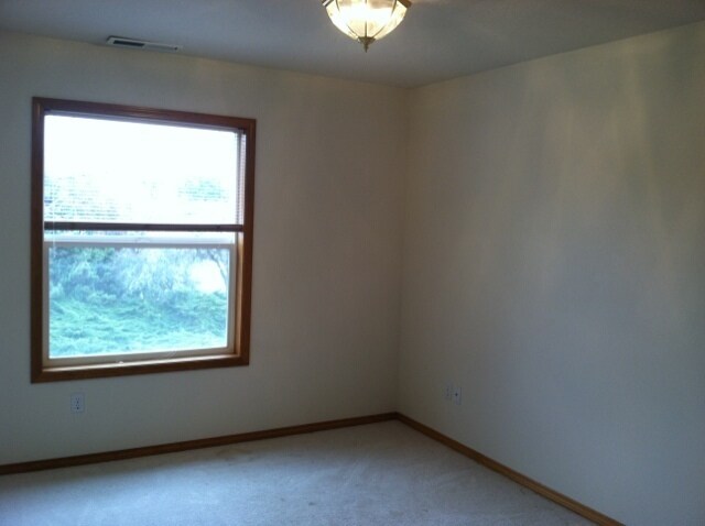 Building Photo - Love the Location in this Spacious 4-Bedro...
