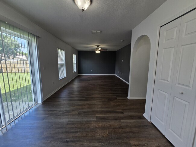 Building Photo - 110 Pine Bluff Blvd W