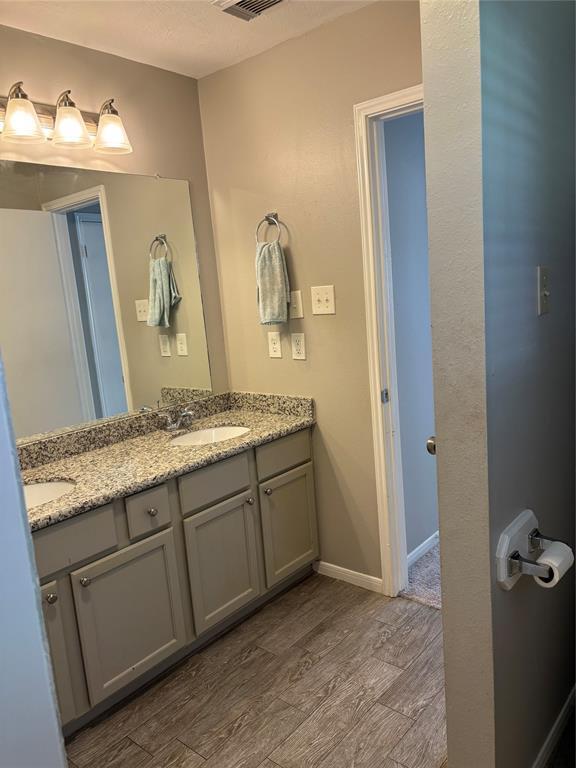 Building Photo - 1702 Oak Ridge Dr