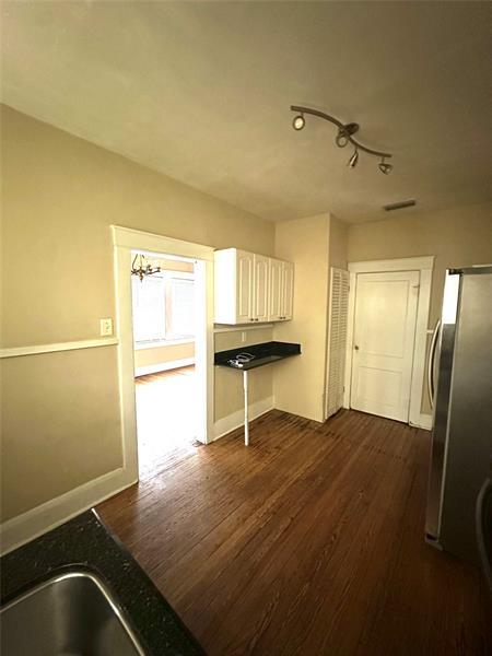 Building Photo - 616 37th St