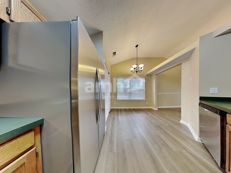 Building Photo - 16 Mallorys Way