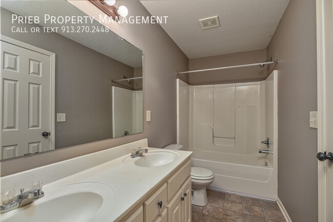 Building Photo - 714 N Findley St