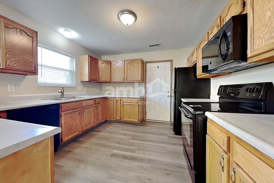 Building Photo - 1344 Crescent Ct