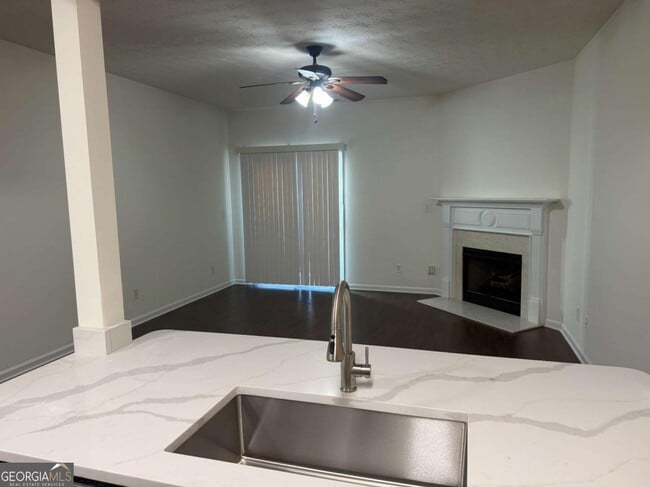 Building Photo - 2729 Heathrow Dr