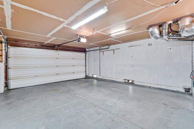 Building Photo - 6651 Bunker Hill Ct