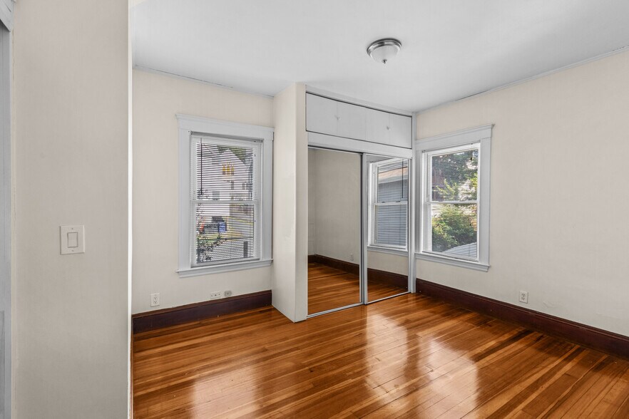 Building Photo - 56 Hobson St