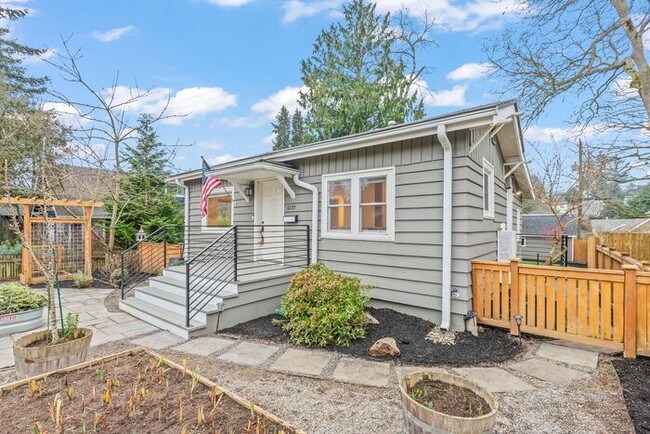 Building Photo - Charming Cottage in West Seattle's Highly ...