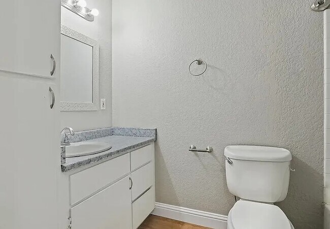 Building Photo - 712 McCoy Ct