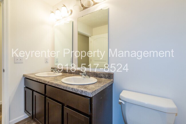 Building Photo - Charming 3-Bedroom Home with Spacious Yard in North Tulsa
