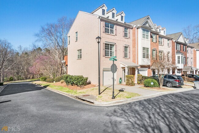 Building Photo - 600 Coligny Ct