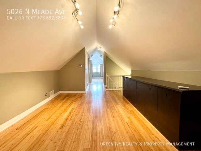 Building Photo - 5026 N Meade Ave