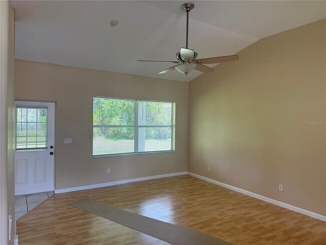 Building Photo - 18 Poinbury Dr
