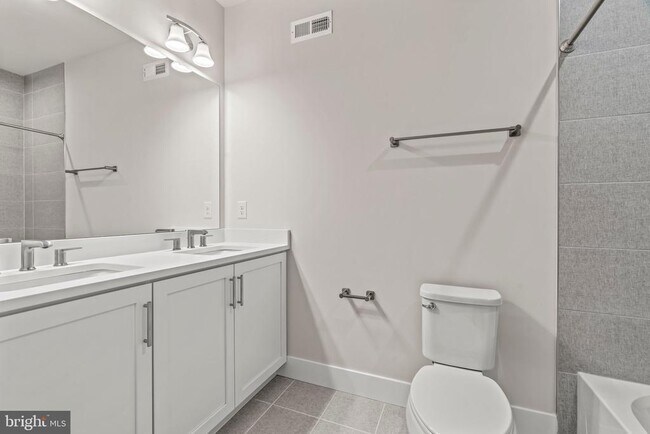 Building Photo - 701 Brewster Aly