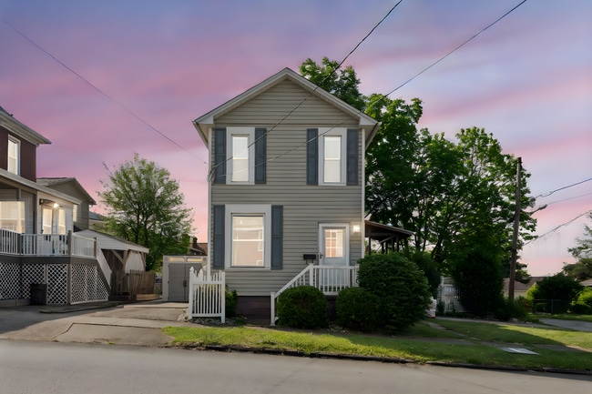 Building Photo - Stunning 2 Bedroom home in Greensburg available September 1!