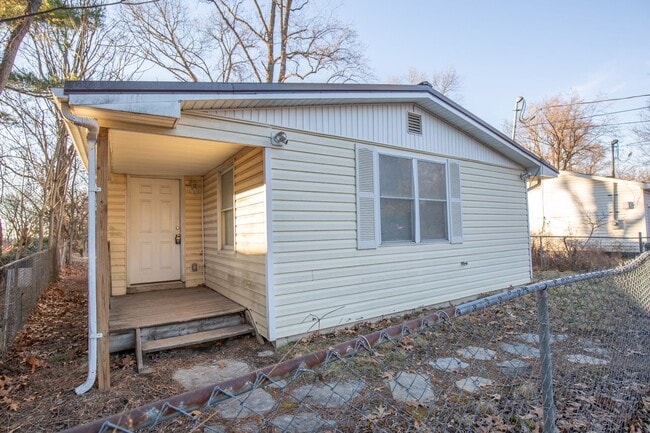 Primary Photo - 2 Bed/2 Bath Single Family Home in Harpers...