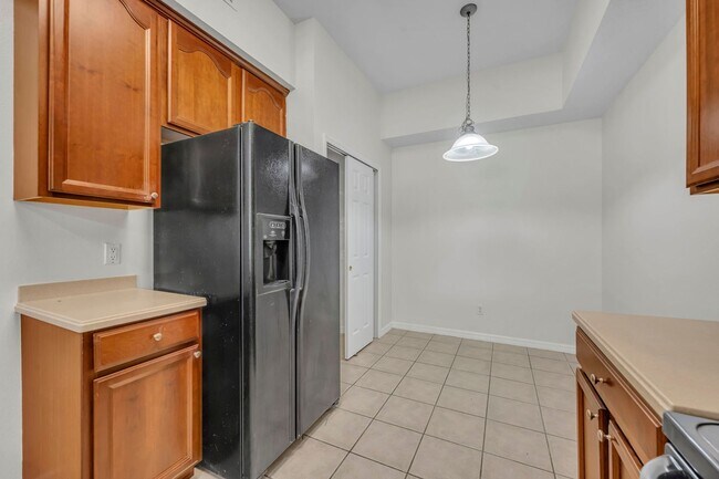 Building Photo - Golf Community Condo