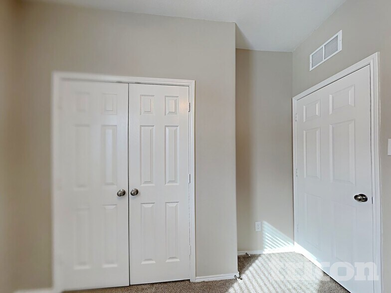 Building Photo - 404 Chert Ln