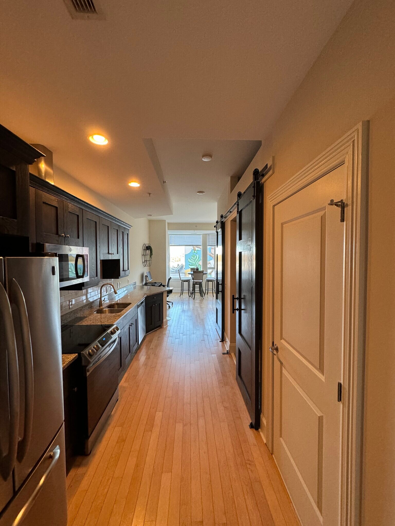 Building Photo - 400 W North St