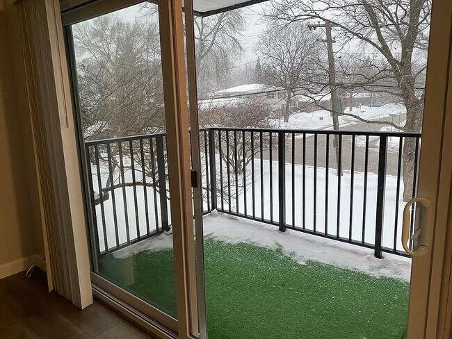 Building Photo - 819 E Miner St