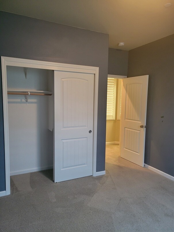 Building Photo - 227 Gooselake Cir