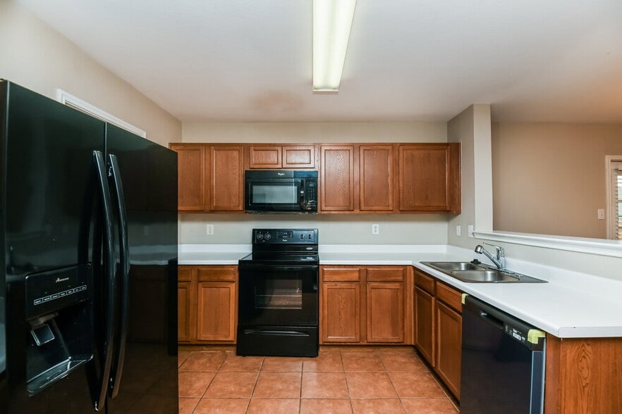 Building Photo - 205 Cres Ridge Dr