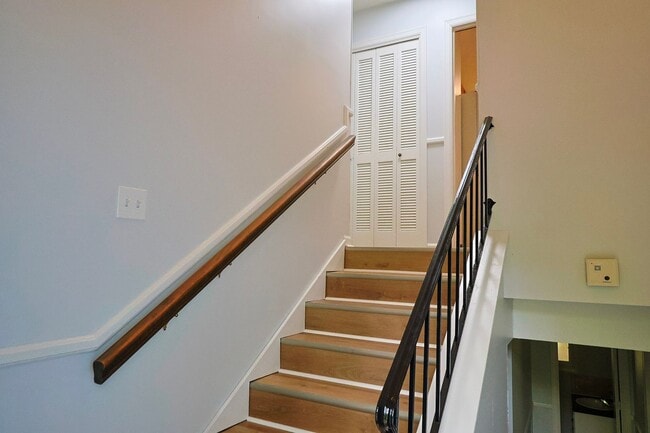Building Photo - nice renovated 4 Bed 3 Bath