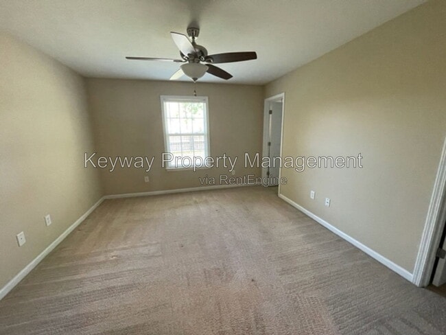 Building Photo - 6107 Village W Ln