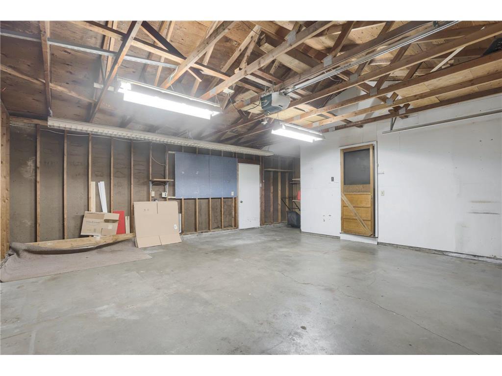 Building Photo - 9937 Deerwood Ln N