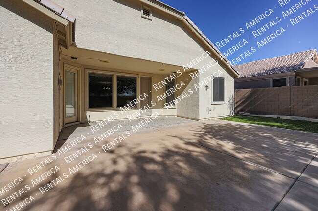 Building Photo - *$500 off the 1st full month's rent with a...