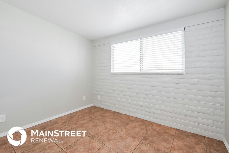 Building Photo - 3434 S Manitoba Ave