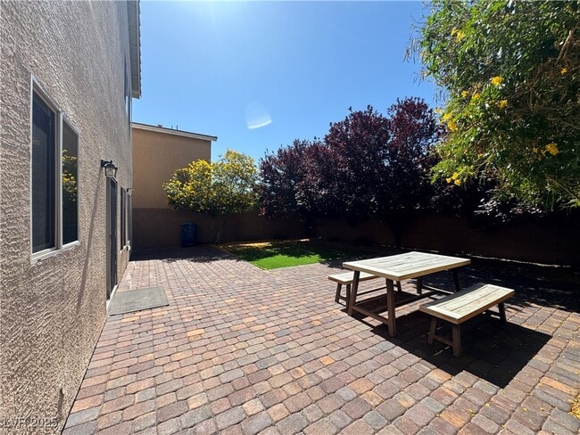 Building Photo - 9241 Forest Meadows Ave