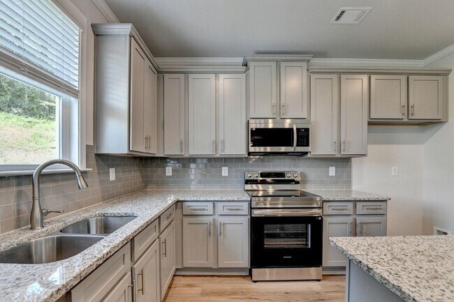 Building Photo - 7309 Yewtree Dr
