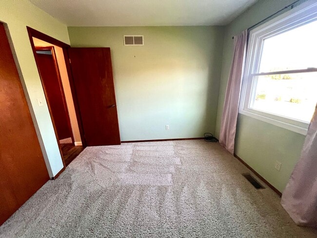 Building Photo - Apple Hill Community - 3 Bedroom 2 Bathroom - Beautiful Home for Rent!