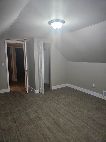 Building Photo - 8715 Ridge St