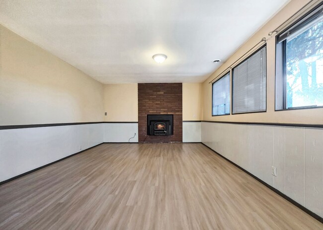 Building Photo - Charming 4-Bedroom Home with Bonus Rooms &...