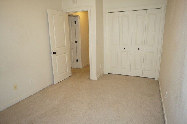 Building Photo - Beaverton Luxury Condo - Tanasbourne area