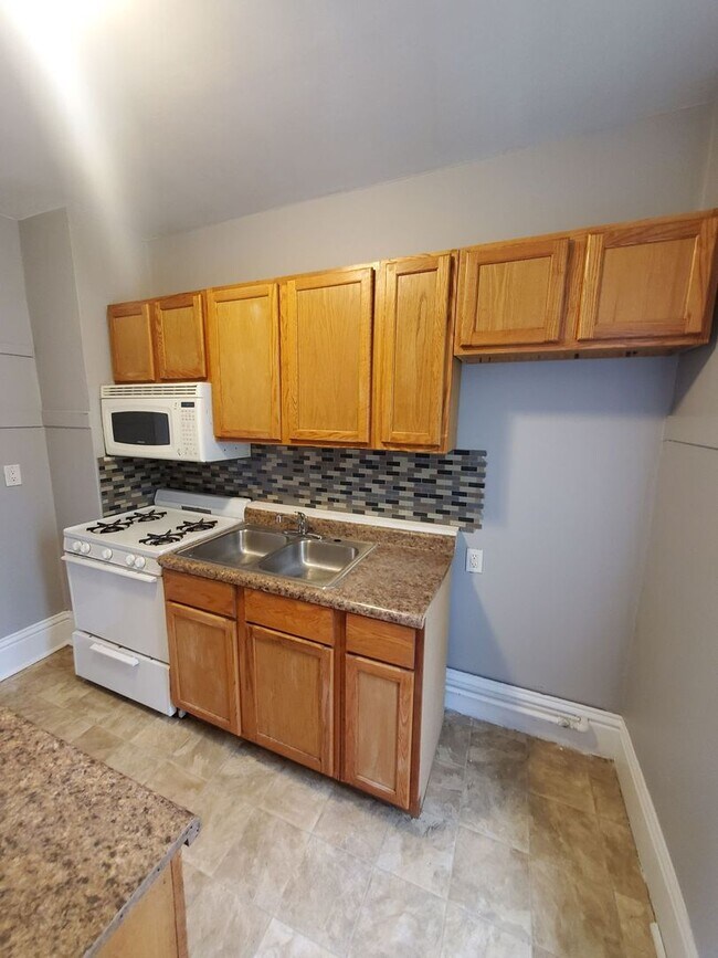Building Photo - 509 Parkview Dr