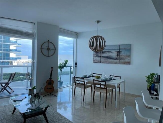 Building Photo - 6515 Collins Ave