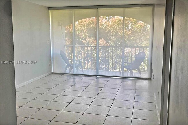 Building Photo - 2160 SW 16th Ave