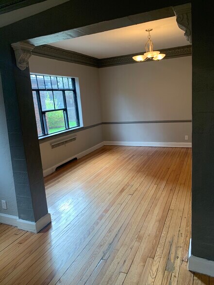 Building Photo - 3784 Cortland St