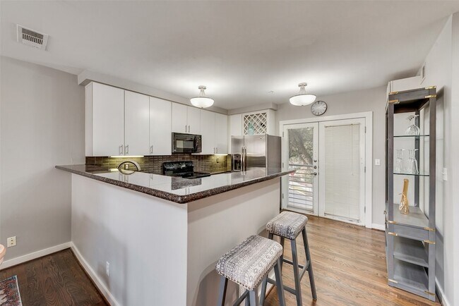 Building Photo - 3922 Gilbert Ave