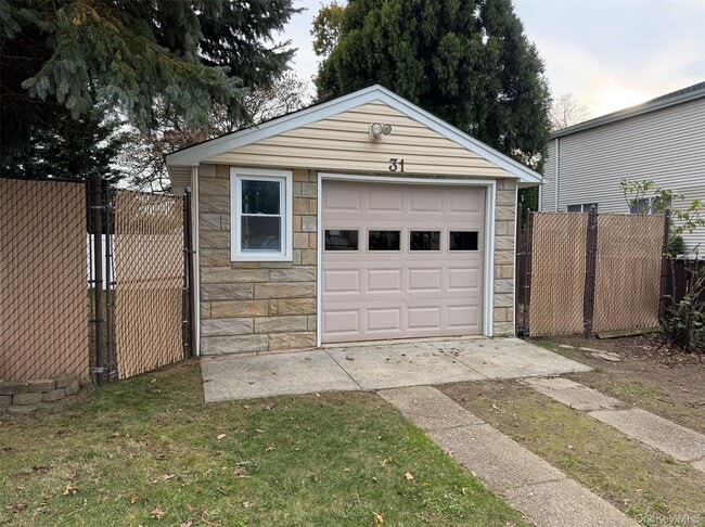 Building Photo - 31 Irving St