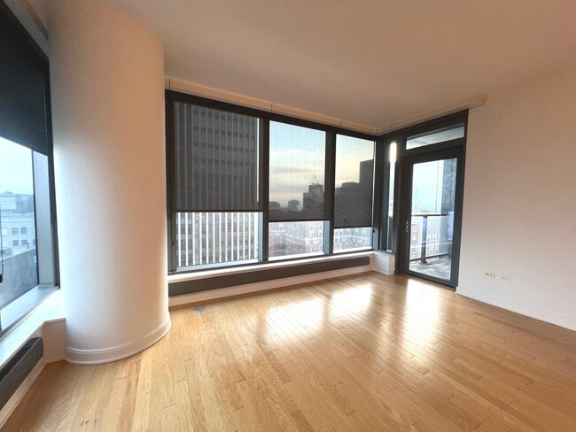 Building Photo - 60 E Monroe St