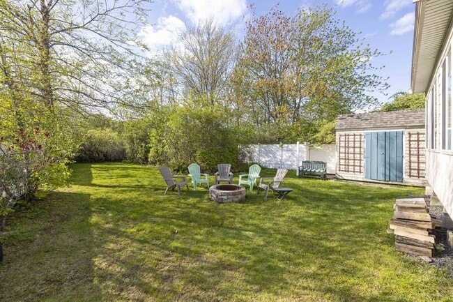 Building Photo - 16 Grasshopper Ln