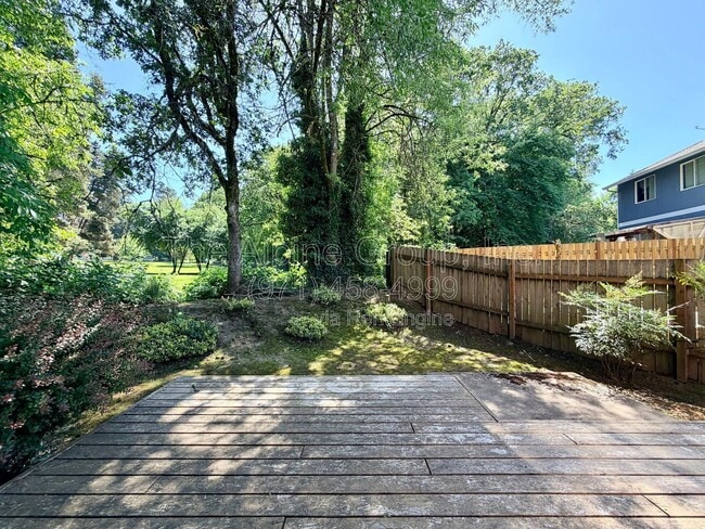 Building Photo - 3986 SW Pinewood Way