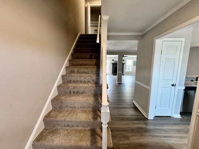 Building Photo - COMPLETELY Updated & Ready 08-21-26!! Sparkling Community Pool - Pet Friendly - Fenced Backyard!