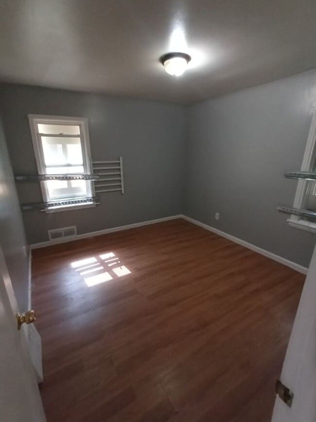 Building Photo - 3 bed ranch on Detroit's East Side Now Ava...