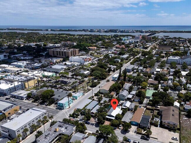 Building Photo - 112 S J St