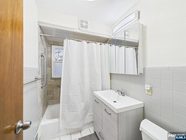 Building Photo - 114 Ackerman Ave