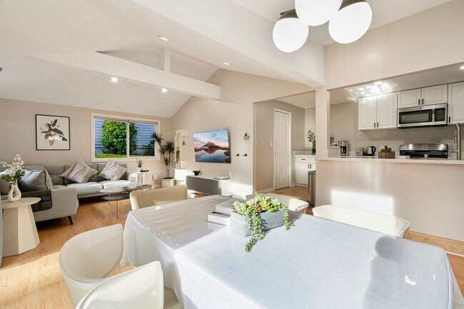 Building Photo - Beautiful Home for Rent in Bellevue